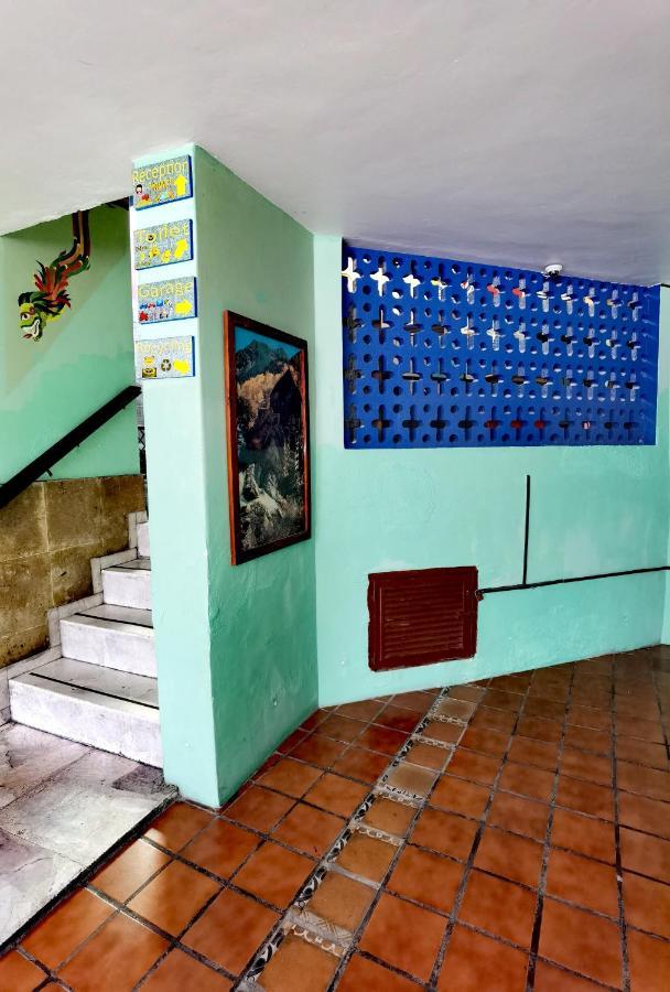Hotel The Roof Backpackers Guadalajara Exterior foto