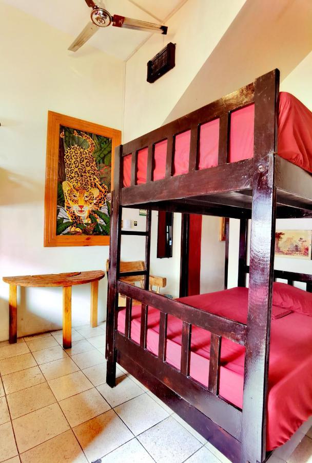 Hotel The Roof Backpackers Guadalajara Exterior foto
