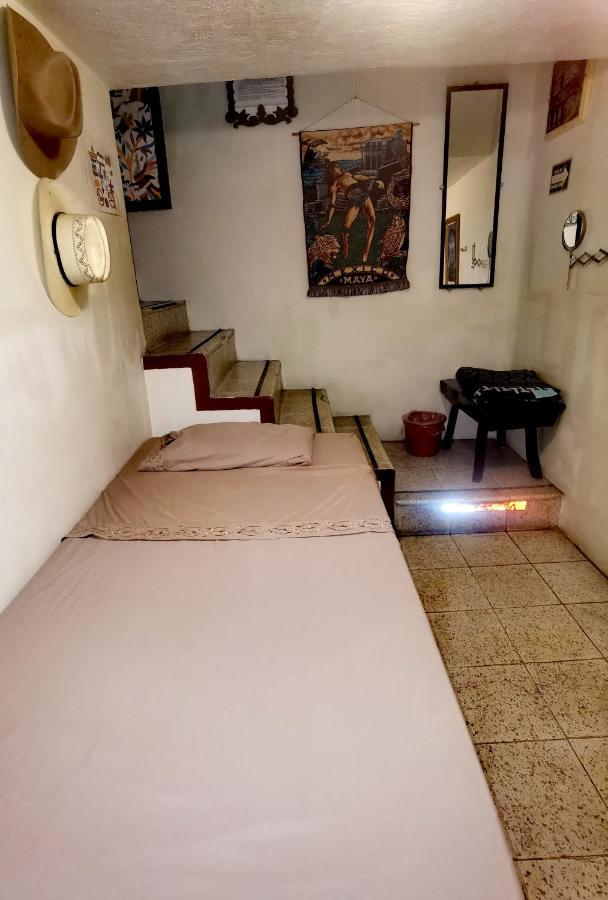 Hotel The Roof Backpackers Guadalajara Exterior foto